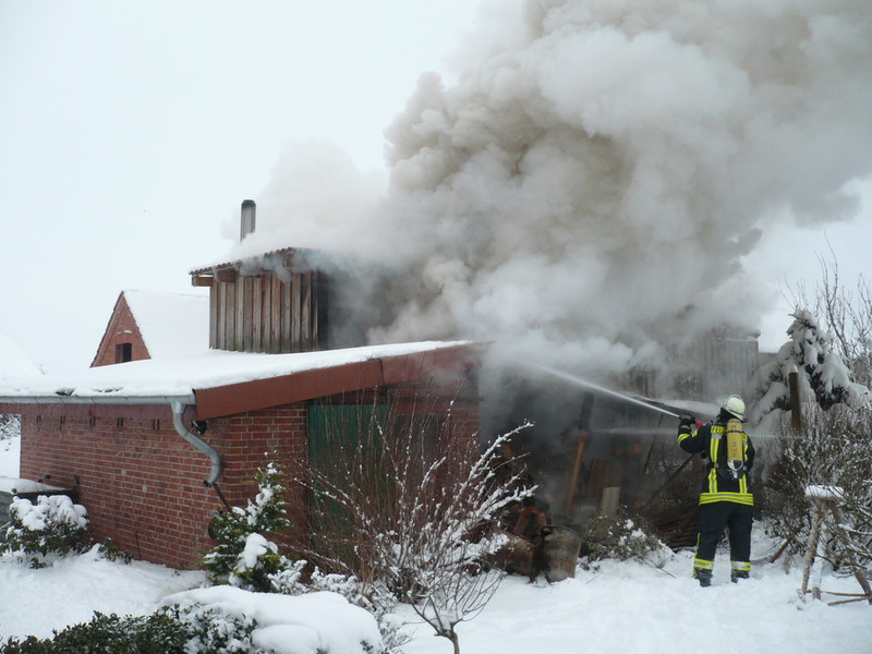 Einsatz der Feuerwehr Eilvese: Brandbekämpfung, 03.01.2010, Bild 3
