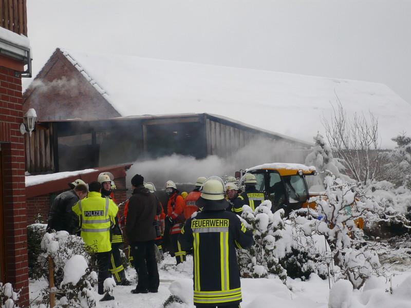 Einsatz der Feuerwehr Eilvese: Brandbekämpfung, 03.01.2010, Bild 6