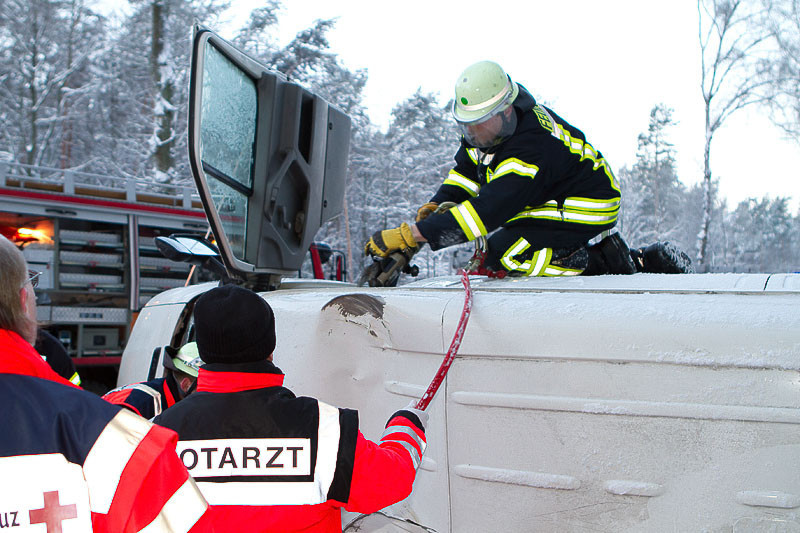 Einsatz der Feuerwehr Eilvese: Verkehrsunfall, 21.12.2010, Bild 2