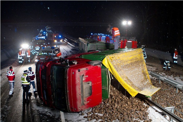 Einsatz der Feuerwehr Eilvese: Verkehrsunfall, 04.01.2011, Bild 1