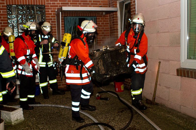 Einsatz der Feuerwehr Eilvese: Brandbekämpfung, 22.02.2011, Bild 3