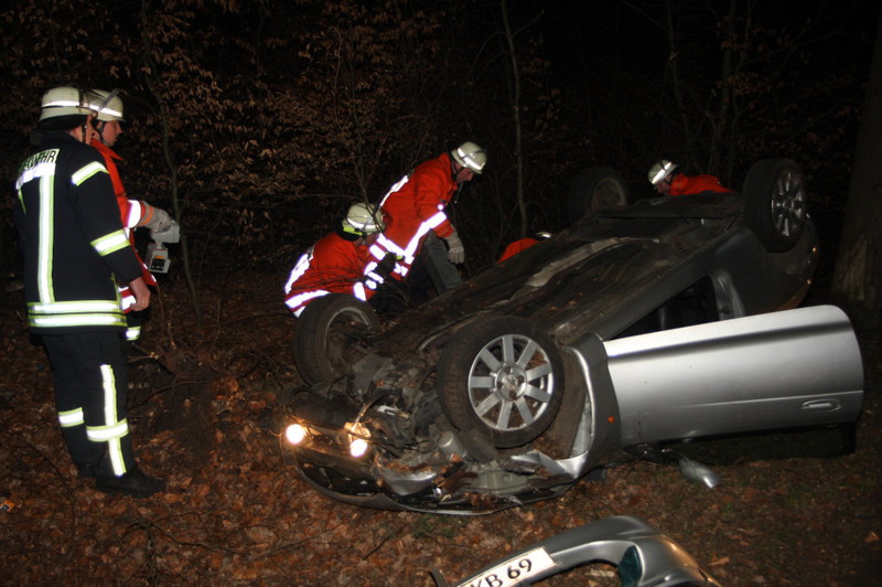 Einsatz der Feuerwehr Eilvese: Verkehrsunfall, 26.03.2011, Bild 2