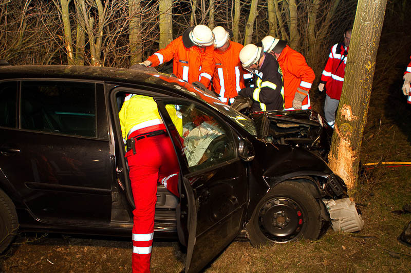 Einsatz der Feuerwehr Eilvese: Verkehrsunfall, 28.03.2011, Bild 2