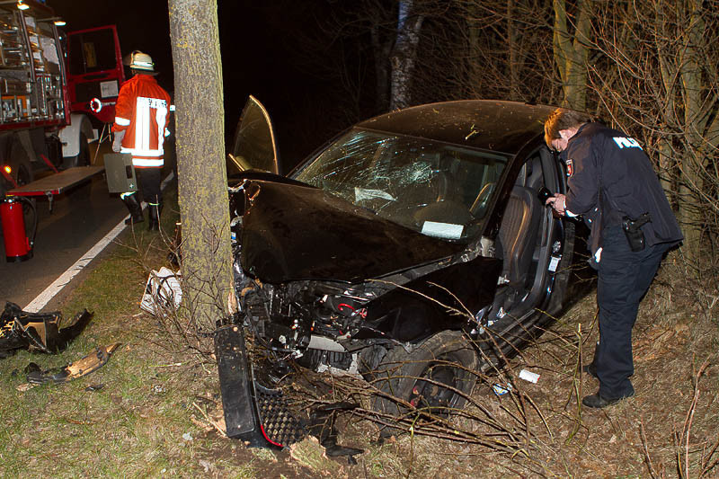 Einsatz der Feuerwehr Eilvese: Verkehrsunfall, 28.03.2011, Bild 3