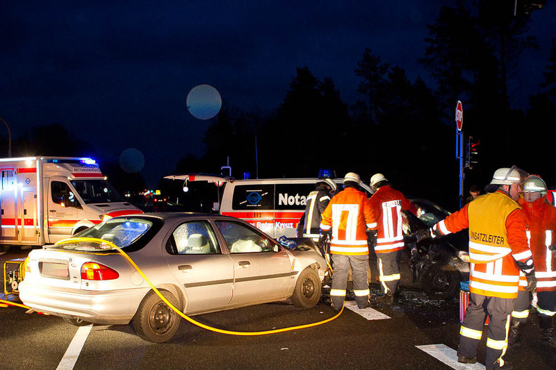 Einsatz der Feuerwehr Eilvese: Verkehrsunfall, 29.12.2011, Bild 1