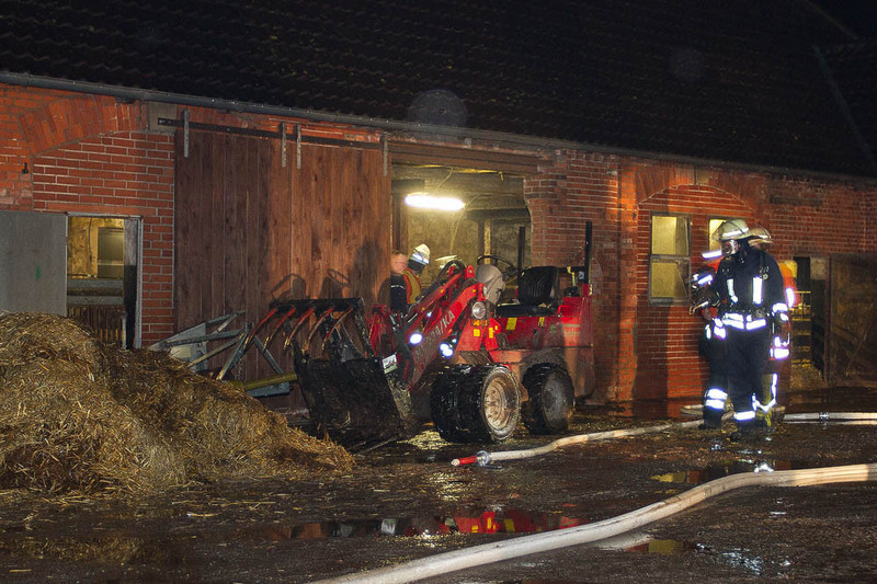 Einsatz der Feuerwehr Eilvese: Brandbekämpfung, 01.01.2012, Bild 3