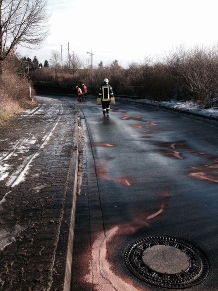 Einsatz der Feuerwehr Eilvese: auslaufende Betriebsstoffe, 02.02.2014, Bild 2