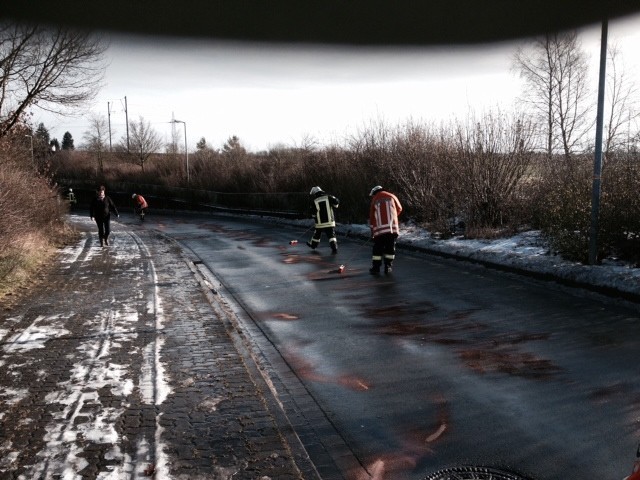 Einsatz der Feuerwehr Eilvese: auslaufende Betriebsstoffe, 02.02.2014, Bild 3