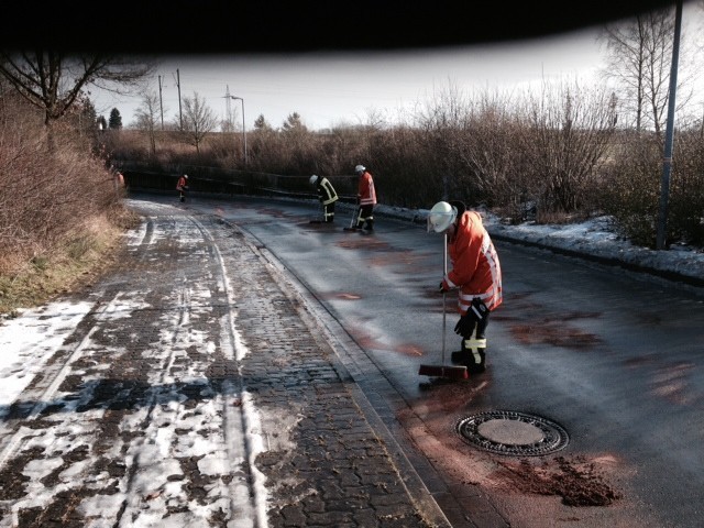 Einsatz der Feuerwehr Eilvese: auslaufende Betriebsstoffe, 02.02.2014, Bild 4