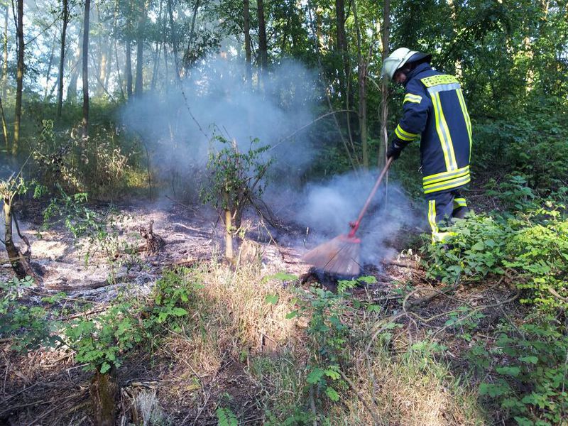 Einsatz der Feuerwehr Eilvese: Brandbekämpfung, 03.07.2014, Bild 2