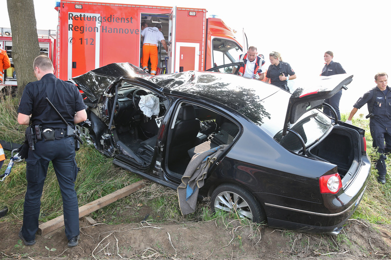 Einsatz der Feuerwehr Eilvese: eingeklemmte Person nach VU, 06.09.2014, Bild 4