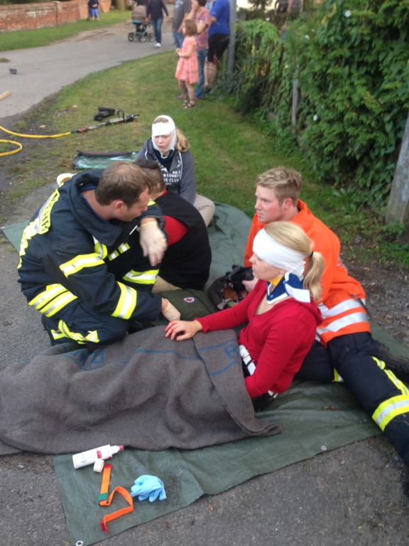Einsatz der Feuerwehr Eilvese: eingeklemmte Person nach VU, 08.09.2014, Bild 19