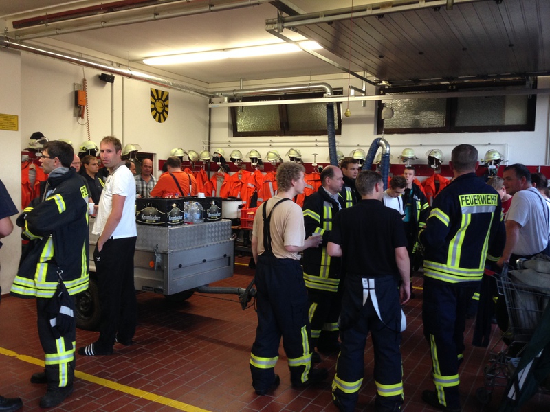 Einsatz der Feuerwehr Eilvese: eingeklemmte Person nach VU, 08.09.2014, Bild 21