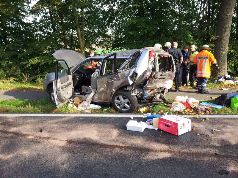 Einsatz der Feuerwehr Eilvese: eingeklemmte Person nach VU, 05.10.2014, Bild 1