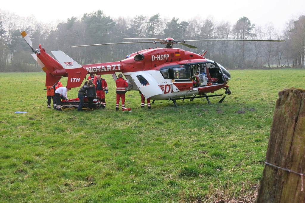 Einsatz der Feuerwehr Eilvese: verschüttete Kinder, ansprechbar, 25.03.2015, Bild 4