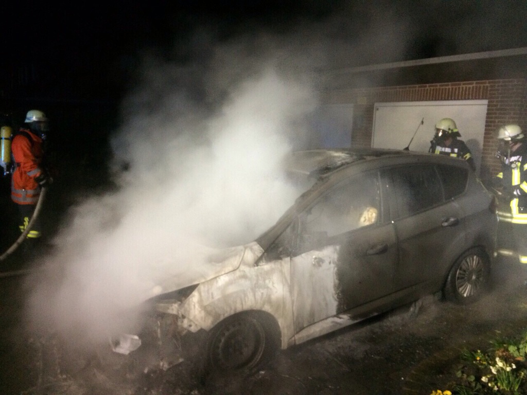 Einsatz der Feuerwehr Eilvese: PKW- Brand, 02.04.2015, Bild 3