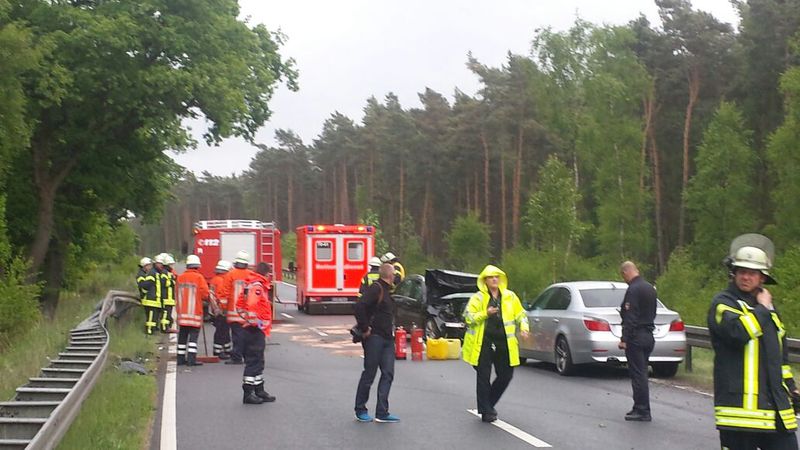 Einsatz der Feuerwehr Eilvese: Verkehrsunfall, 28.05.2015, Bild 3