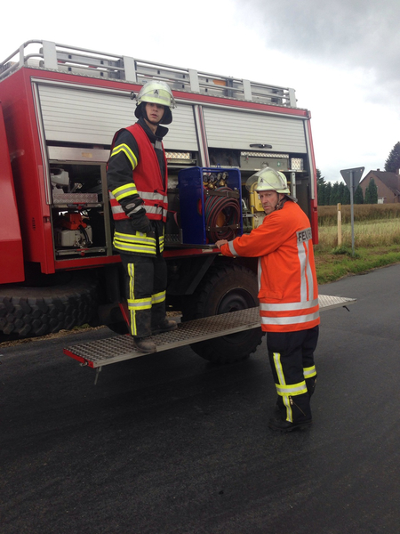 Einsatz der Feuerwehr Eilvese: Verkehrsunfall, auslaufende Betriebsstoffe, 27.07.2015, Bild 4