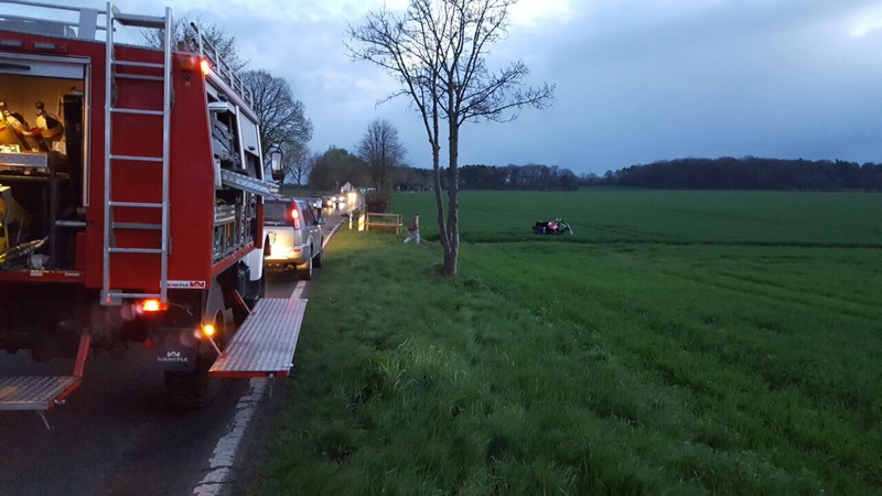 Einsatz der Feuerwehr Eilvese: VU PKW im Graben, 16.04.2017, Bild 3