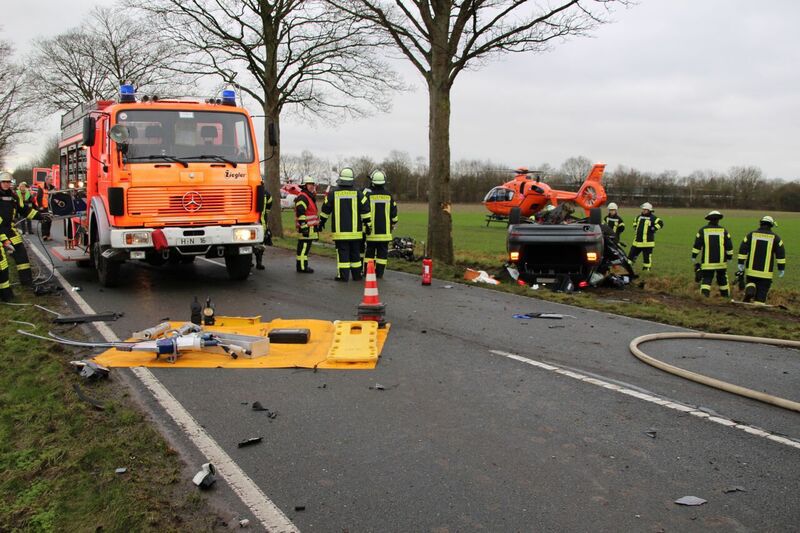 Einsatz der Feuerwehr Eilvese: VU: Zwei PKW frontal, 02.02.2018, Bild 2