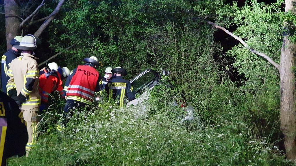 Einsatz der Feuerwehr Eilvese: PKW überschlagen, 07.06.2020, Bild 2