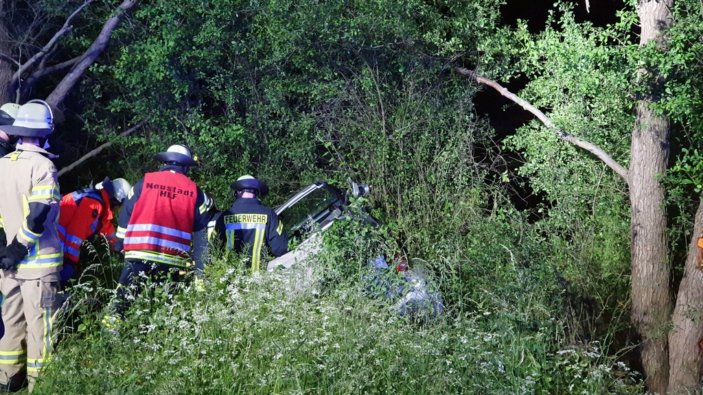 Einsatz der Feuerwehr Eilvese: PKW überschlagen, 07.06.2020, Bild 3