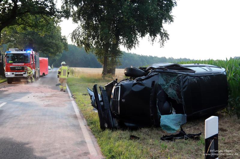 Einsatz der Feuerwehr Eilvese: Eingeklemmte Person nach VU, 11.07.2021, Bild 1