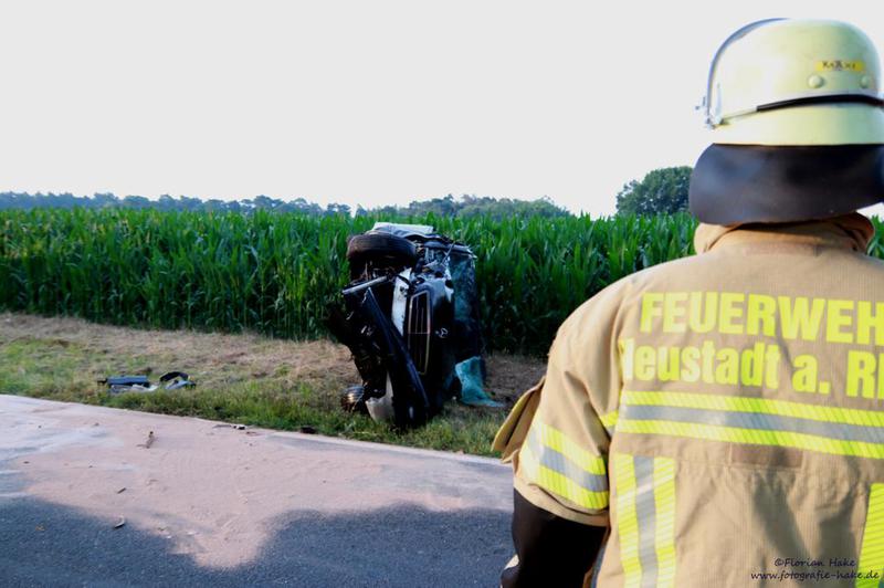 Einsatz der Feuerwehr Eilvese: Eingeklemmte Person nach VU, 11.07.2021, Bild 3