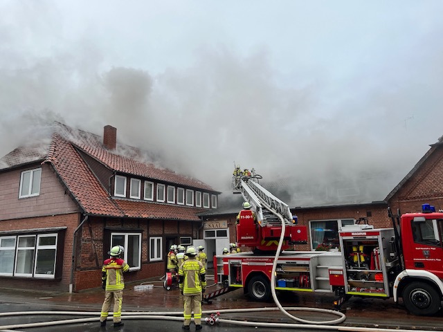 Einsatz der Feuerwehr Eilvese: Starke Rauchentwicklung im Ort, 22.10.2021, Bild 1