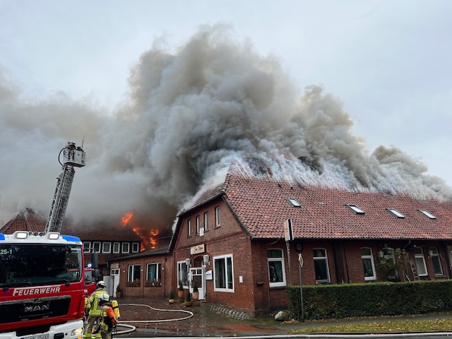 Einsatz der Feuerwehr Eilvese: Starke Rauchentwicklung im Ort, 22.10.2021, Bild 2