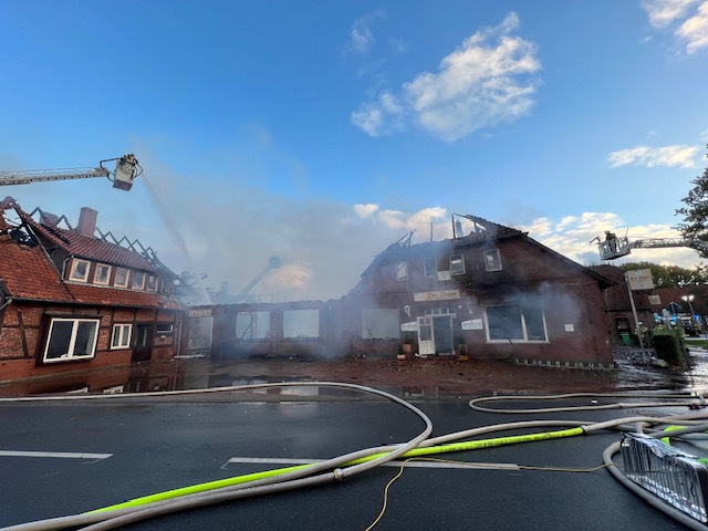 Einsatz der Feuerwehr Eilvese: Starke Rauchentwicklung im Ort, 22.10.2021, Bild 4