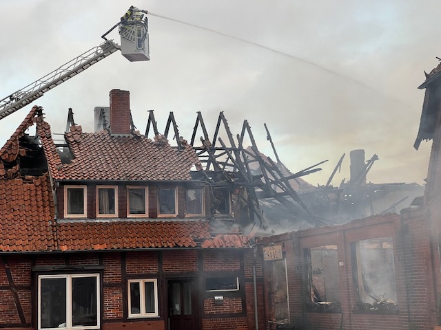 Einsatz der Feuerwehr Eilvese: Starke Rauchentwicklung im Ort, 22.10.2021, Bild 5