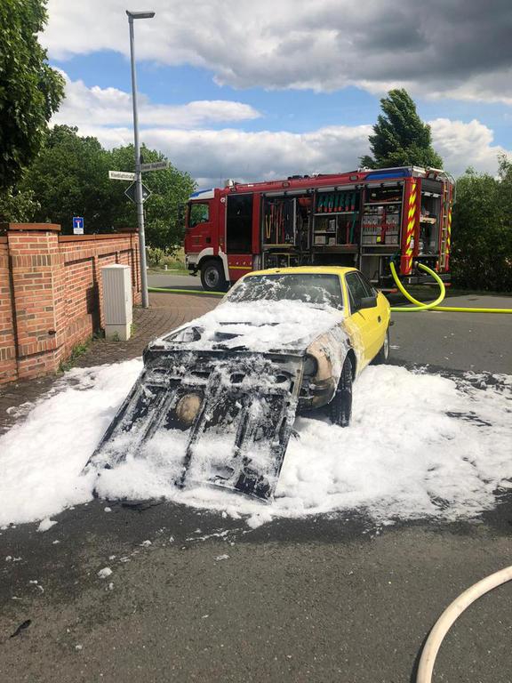 Einsatz der Feuerwehr Eilvese: PKW in Vollbrand, 26.05.2022, Bild 2