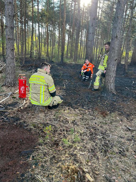 Einsatz der Feuerwehr Eilvese: Waldbrand (Verpflegung), 22.04.2023, Bild 3