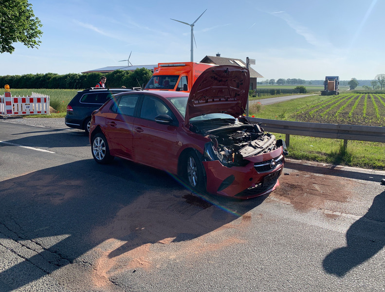 Einsatz der Feuerwehr Eilvese: Verkehrsunfall 2 PKW, auslaufende Betriebsstoffe, 31.05.2023, Bild 1