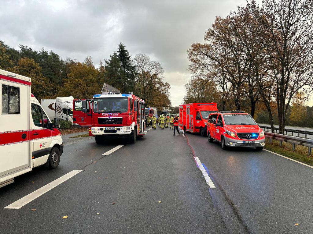 Einsatz der Feuerwehr Eilvese: Verkehrsunfall, 20.11.2023, Bild 1