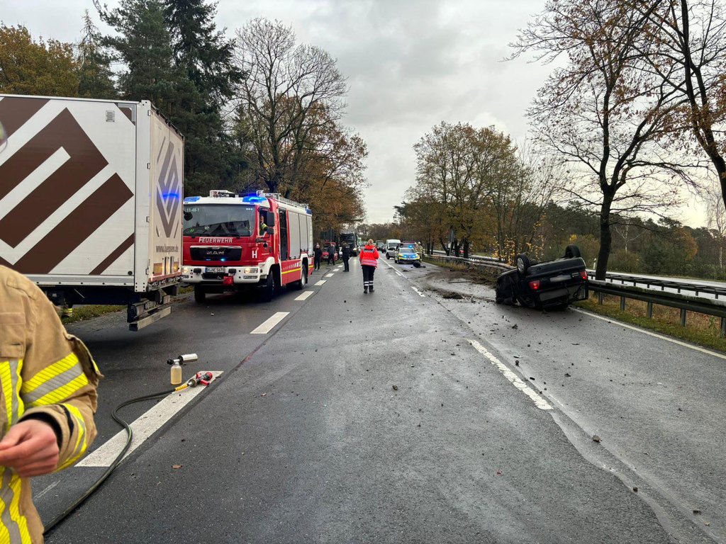 Einsatz der Feuerwehr Eilvese: Verkehrsunfall, 20.11.2023, Bild 2