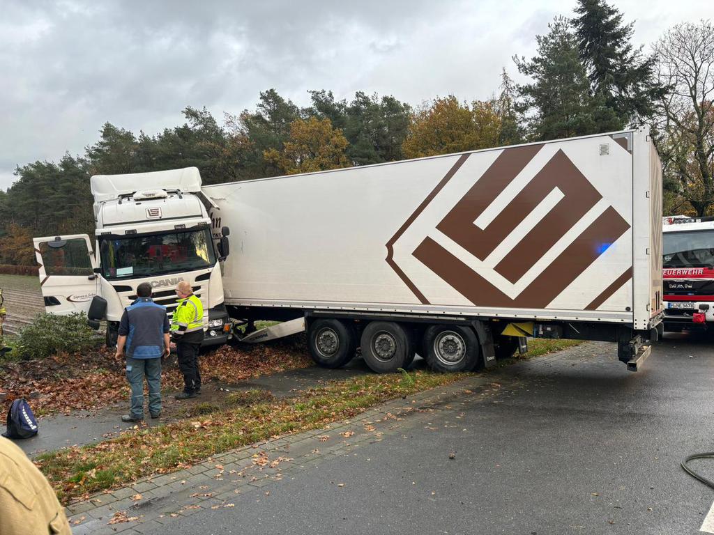 Einsatz der Feuerwehr Eilvese: Verkehrsunfall, 20.11.2023, Bild 3
