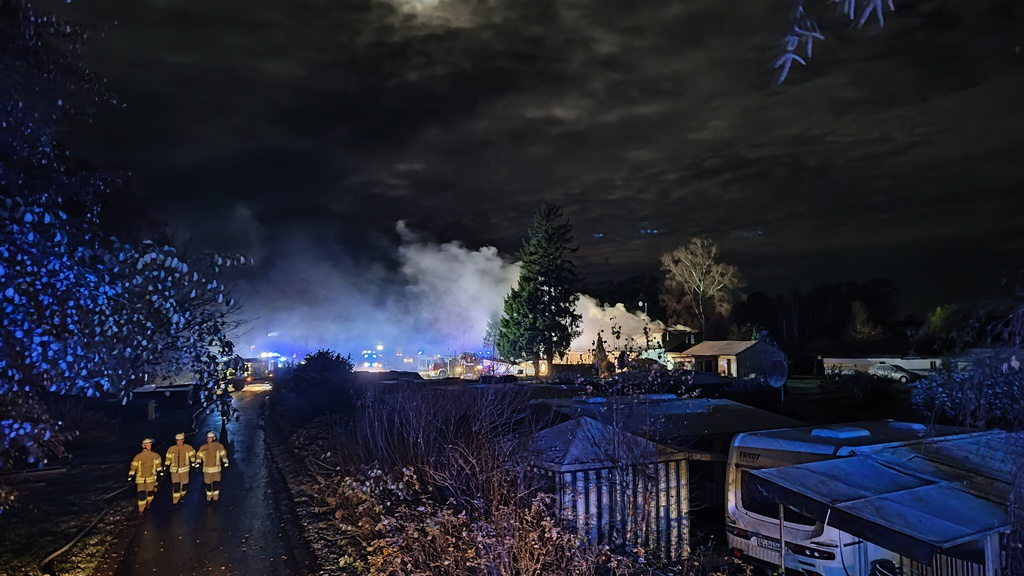 Einsatz der Feuerwehr Eilvese: Alarmstufenerhöhung Gebäudebrand, 28.11.2023, Bild 1