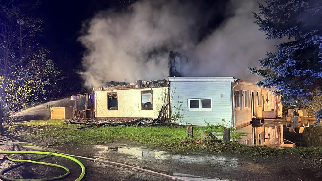 Einsatz der Feuerwehr Eilvese: Alarmstufenerhöhung Gebäudebrand, 28.11.2023, Bild 3