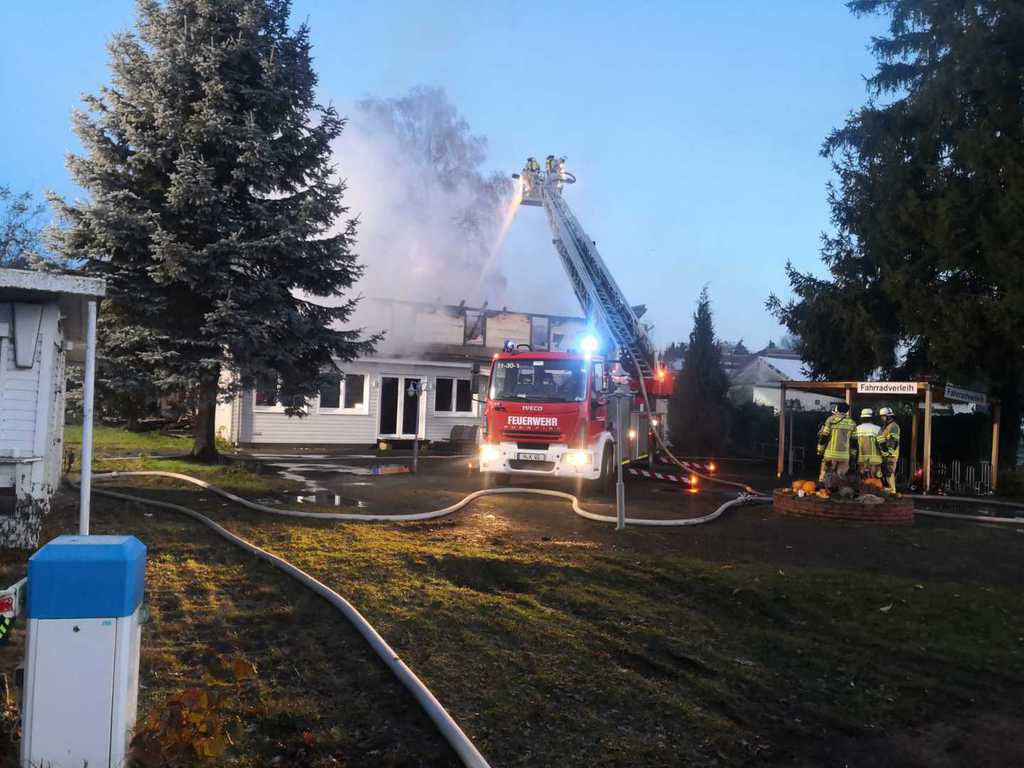 Einsatz der Feuerwehr Eilvese: Alarmstufenerhöhung Gebäudebrand, 28.11.2023, Bild 7
