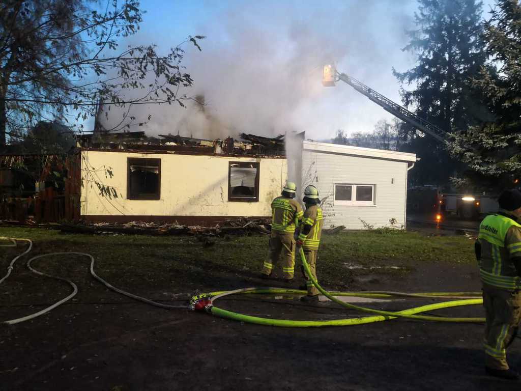 Einsatz der Feuerwehr Eilvese: Alarmstufenerhöhung Gebäudebrand, 28.11.2023, Bild 8