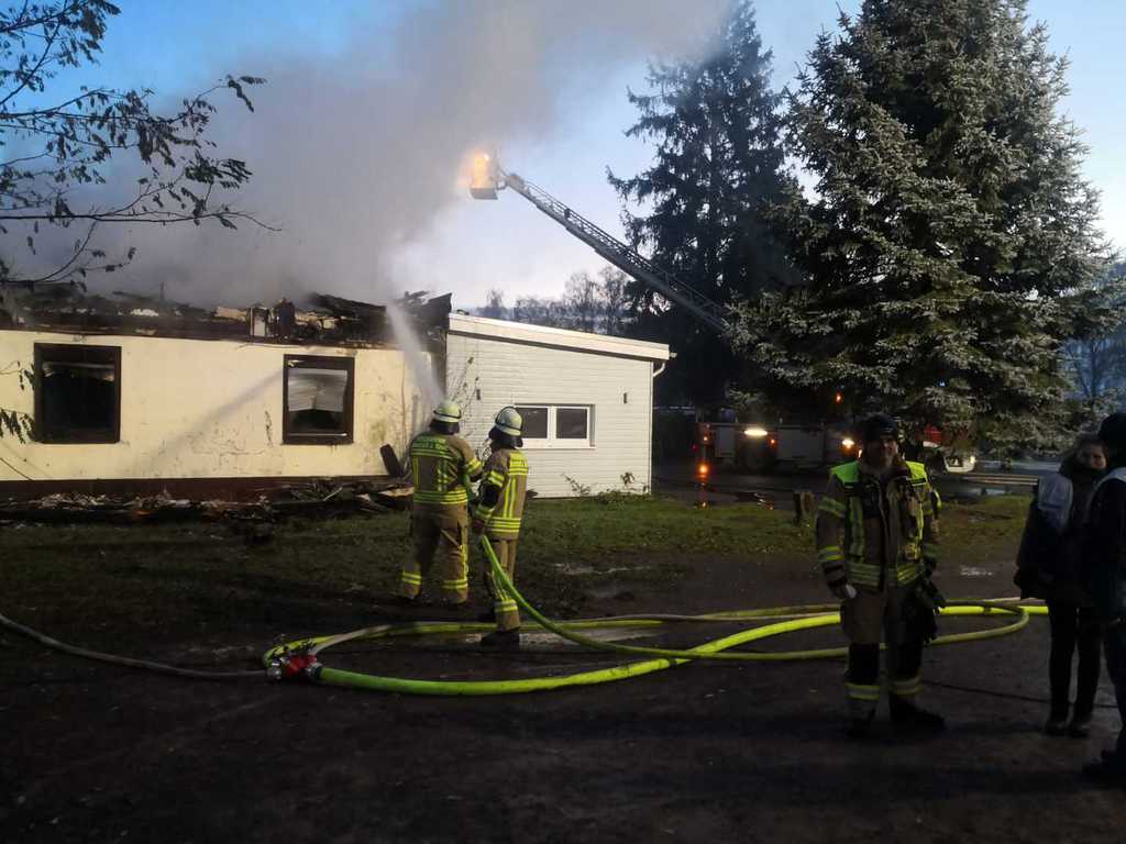 Einsatz der Feuerwehr Eilvese: Alarmstufenerhöhung Gebäudebrand, 28.11.2023, Bild 9