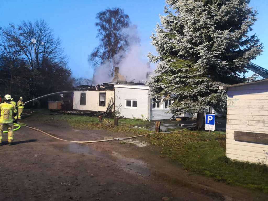 Einsatz der Feuerwehr Eilvese: Alarmstufenerhöhung Gebäudebrand, 28.11.2023, Bild 10