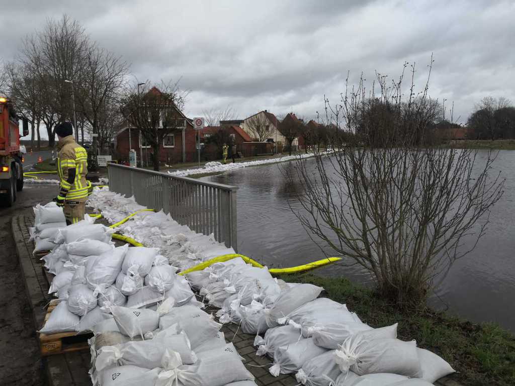 Einsatz der Feuerwehr Eilvese: Hochwasser, 26.12.2023, Bild 11