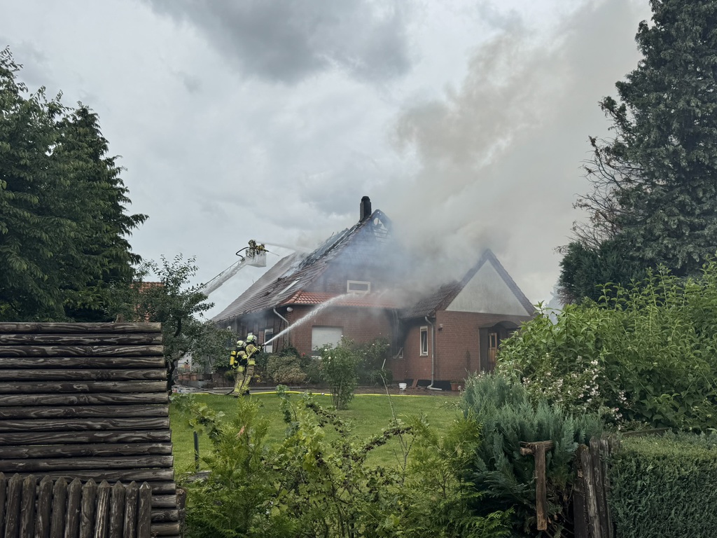 Einsatz der Feuerwehr Eilvese: Nachforderung AGT und Verpflegung, 24.06.2025, Bild 2
