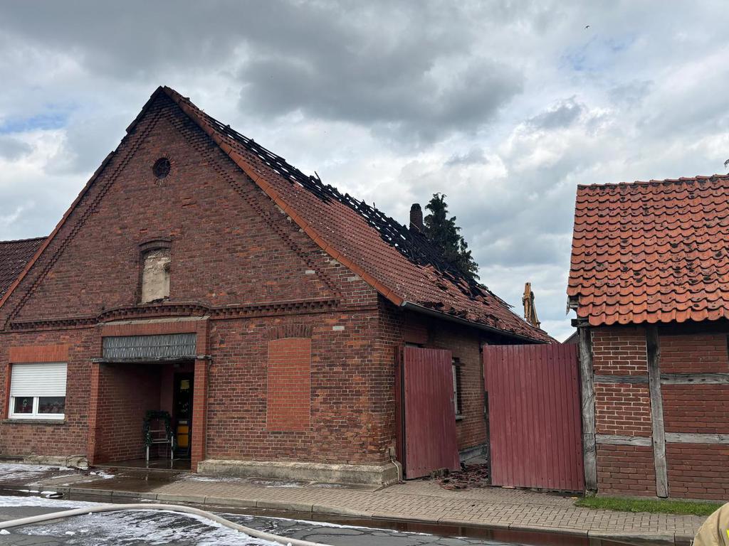 Einsatz der Feuerwehr Eilvese: Nachforderung AGT und Verpflegung, 24.06.2025, Bild 5