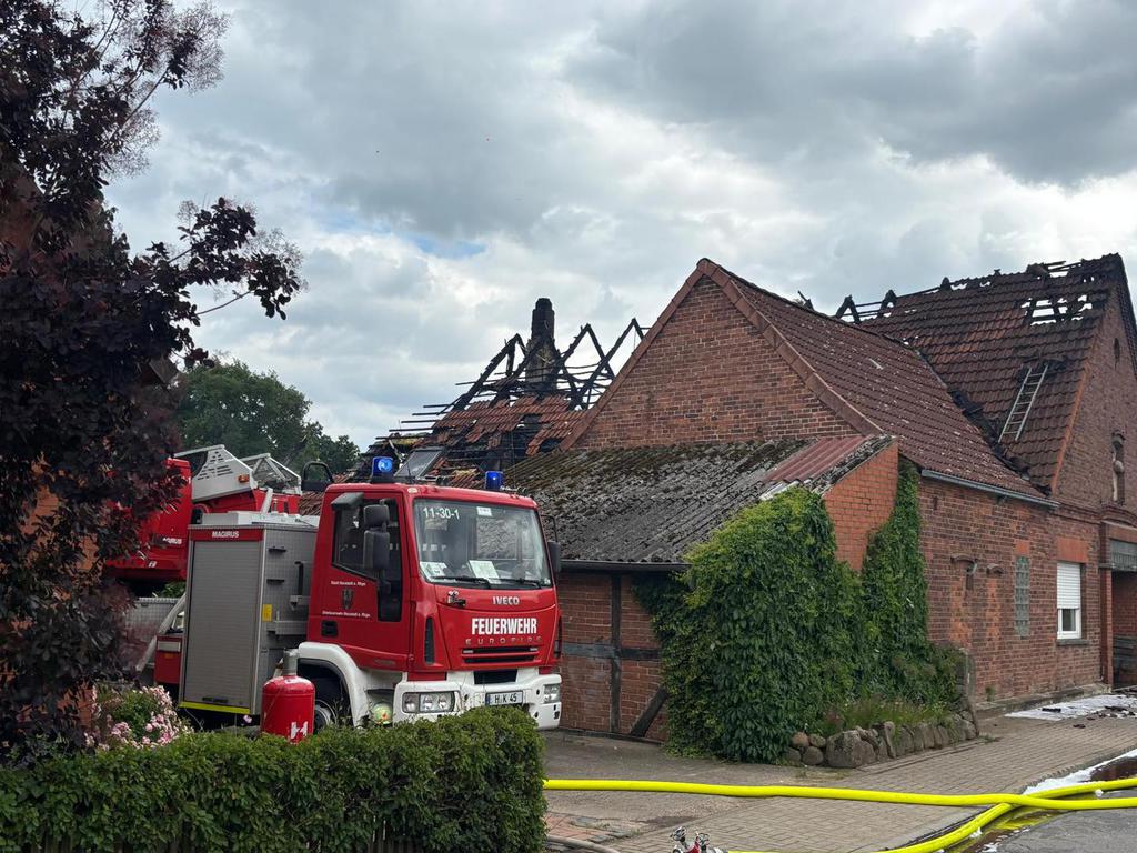 Einsatz der Feuerwehr Eilvese: Nachforderung AGT und Verpflegung, 24.06.2025, Bild 6