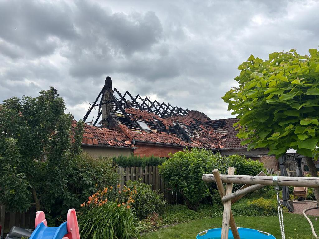 Einsatz der Feuerwehr Eilvese: Nachforderung AGT und Verpflegung, 24.06.2025, Bild 8