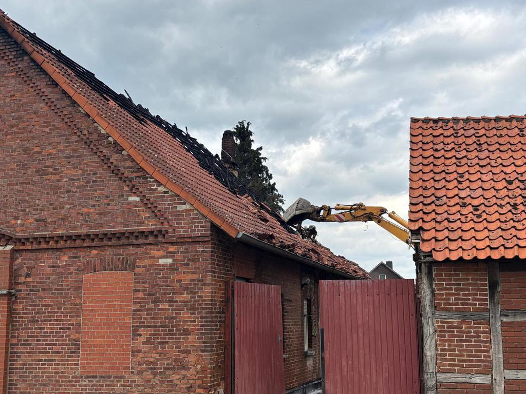 Einsatz der Feuerwehr Eilvese: Nachforderung AGT und Verpflegung, 24.06.2025, Bild 9